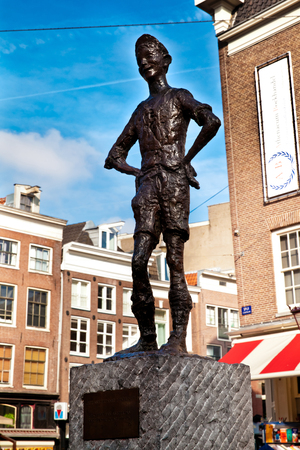 Het Lieverdje bronze statue of a small boy (The Little Darling)のeditorial素材