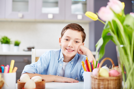 Portrait of happy boy looking at cameraの写真素材