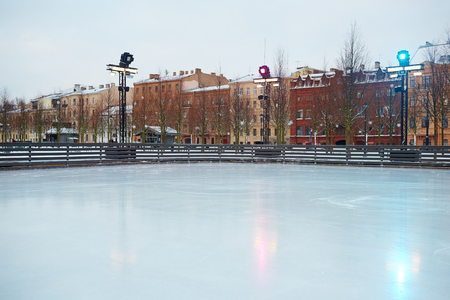 Empty skating rink in urban environmentの写真素材