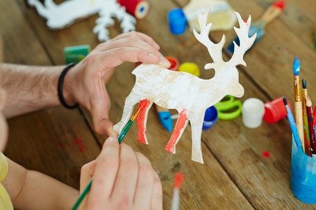 Father and son attending art classの写真素材