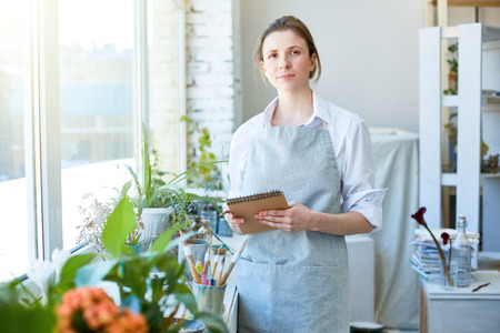Craftswoman in studioの写真素材