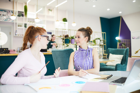Women sitting and brainstormingの写真素材