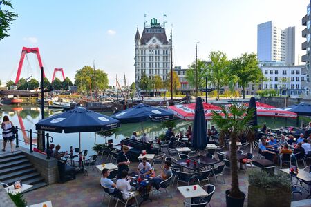 ROTTERDAM - SEPTEMBER 18: Diners enjoying alfresco dining with a view of the Witte Huis (White House) at Wijnhaven, taken on September 18, 2014 in Rotterdam, Netherlandsのeditorial素材