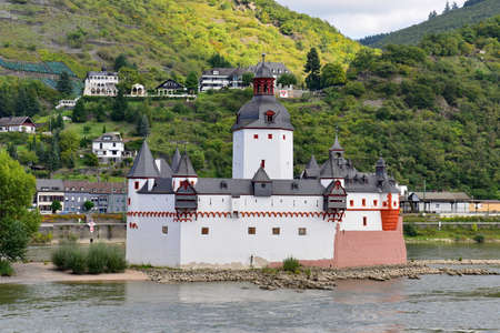 RHINE VALLEY - SEPTEMBER 23: Pflaz Castle built in 1300s to tax river traffic by lowering chains across the Rhine River, taken on September 23, 2014 in Rhine Valley, Germanyのeditorial素材