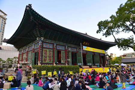 SEOUL - OCTOBER 4: People gathering outside Jogyesa temple for prayers, taken on October 4, 2014 in Seoul, South Koreaのeditorial素材