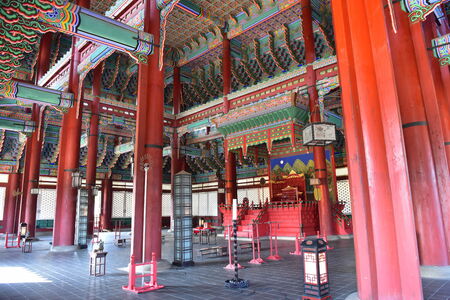 SEOUL - OCTOBER 5: Geunjeongjeon, the main throne hall of Gyeongbokgung Palace, taken on October 5, 2014 in Seoul, South Koreaのeditorial素材