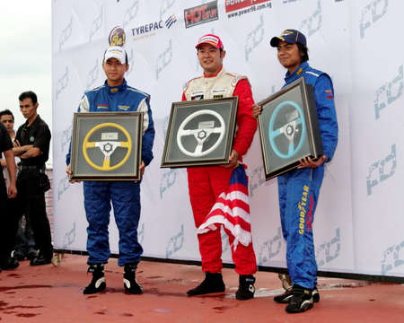 SINGAPORE - JULY 05: Winners of Formula Drift Singapore 2009 Pro-am Series pose for photographers July 05, 2009 in Singaporeのeditorial素材