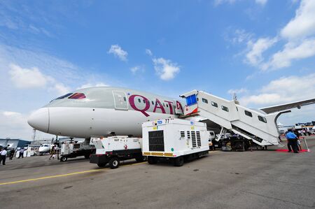SINGAPORE - FEBRUARY 12: Qatar Airways Boeing 787-8 Dreamliner on display at Singapore Airshow February 12, 2014 in Singaporeのeditorial素材