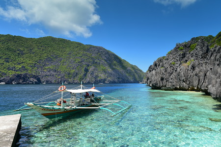 Boat anchored at Matinloc Island at Palawan, Philippinesのeditorial素材