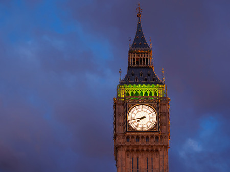 Closeup view of the illuminated Big Ben clock of the Elizabeth tower in London at dusk.の写真素材