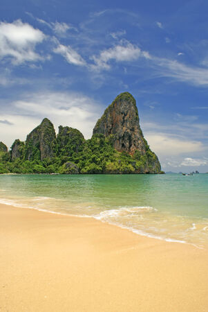 This beach is Rai Le. Rai Le is the adrenaline pumping activity of cliff climbing. as well as other nearby islands provide world-class rock climbing facilities against a stunning backdrop of the sea with approximately 700 sport routes of mid to high diffiの写真素材