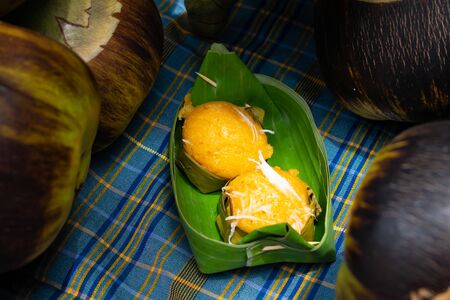 Khanom tan is a local popular Thai dessert which can be found in the provinces that have sugar palm, such as Phetchaburi, Nakhon Pathom and Suphanburi.の写真素材