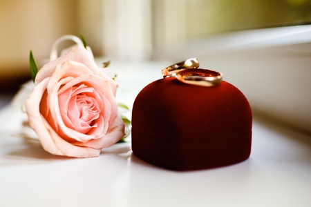 gold wedding rings on the pincushionの写真素材