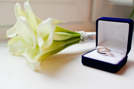 gold wedding rings on the pincushionの写真素材
