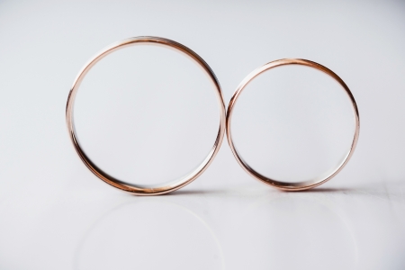 gold wedding rings on whiteの写真素材