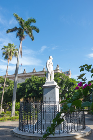 Statue on Plaza de Armas in Havana, Cuba, Caribbeanのeditorial素材
