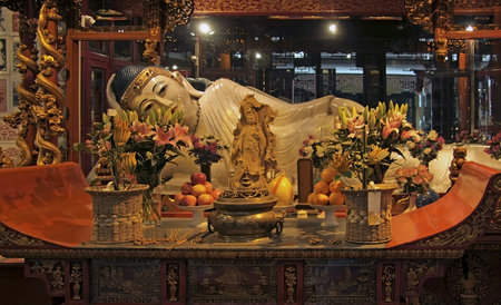 old reclining Budda statue inside the Jade Buddha Temple in Shanghai (China)のeditorial素材