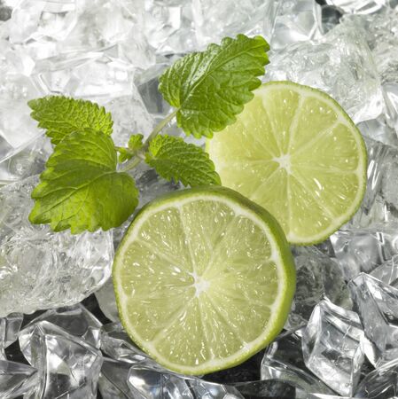 studio photography of some sliced lemon fruits and lots of ice cubesの写真素材