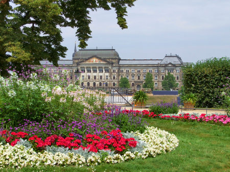 idyllic flowering park in Dresden (Saxiny, Germany)のeditorial素材