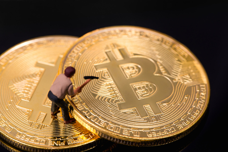mining bitcoin の写真素材