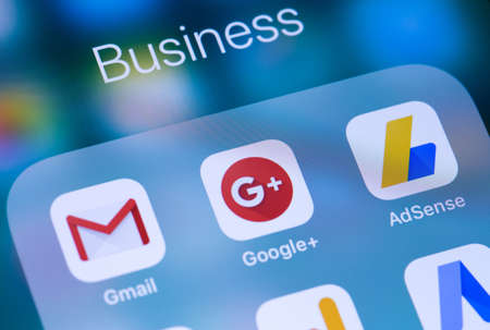 Google Plus icon app on the screen smartphone. Google is the biggest Internet search engine in the world. Moscow, Russia - March 15, 2019のeditorial素材