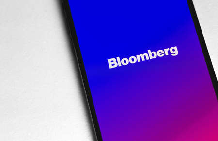 Bloomberg mobile logo app on the screen smartphone closeup. Bloomberg LP is a privately held financial software, data and media company. Moscow, Russia - November 28, 2020のeditorial素材