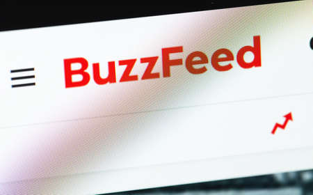 BuzzFeed logo on the screen notebook. BuzzFeed is an online media news company founded in 2006 in New York. Moscow, Russia - September 24, 2020のeditorial素材