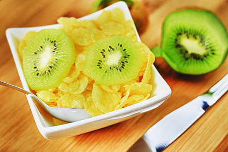 Kiwi and corn flakes の写真素材
