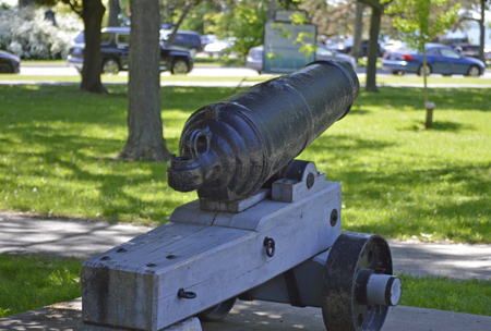 Kingston, Ontario, Canada: June, 2018.  A canon, formerly used in the early 1800's as part of the Kingston naval defence (at a Martello Tower) now sits guarding the entrance to a city park.のeditorial素材