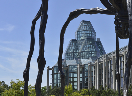 National Art Gallery of Ottawa - a view from under the Spiderのeditorial素材