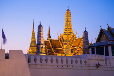 The Wat Phra Kaew is regarded as the most sacred Buddhist temple (wat) in Thailand. It is a \\\\\\\"potent religio-political symbol and the palladium (protective image) of Thai society\\\\\\\".It is located in Phra Nakhon District, the historic centre of の写真素材