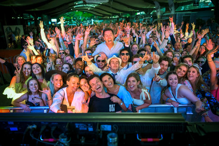 Sydney, Australia - November 2nd 2019 - Tom Lowndes (DJ Tom Loud), known professionally as Hot Dub Time Machine, an Australian DJ known for being the World's First Time Travelling DJ is seen performing on the stage at Rosehill Gardens racecourse during thのeditorial素材