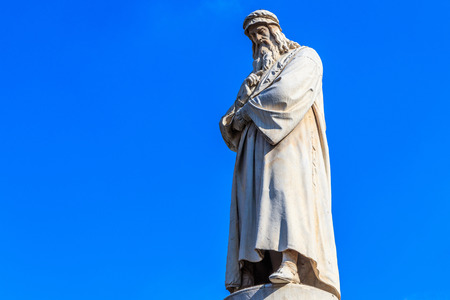 Monument of Leonardo da Vinci in Piazza della Scala in Milan, Italyのeditorial素材