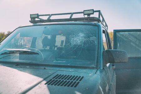 Cracks on the windshield of the carの写真素材