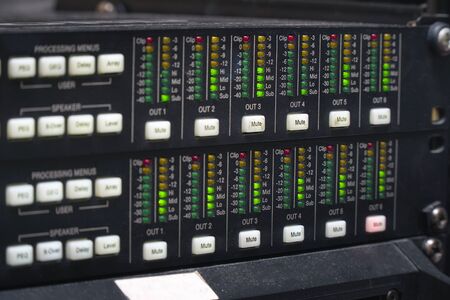 The volume indicator on the amplifier panel