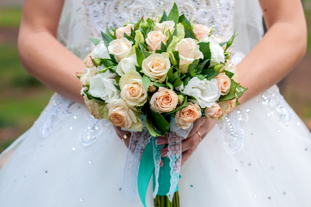 flower, bouquet, love, day, valentine, marriage, background, hymeneal, rings, decoration, concept, holiday, object, celebration, creative, gold, couple, engagement,の写真素材