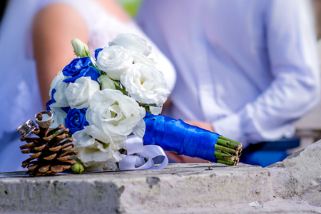 flower, bouquet, love, day, valentine, marriage, background, hymeneal rings decoration concept holiday object celebration creative gold couple engagement  nature woodenの写真素材