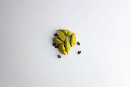 Pile of whole cardamom isolated on white backgroundの写真素材