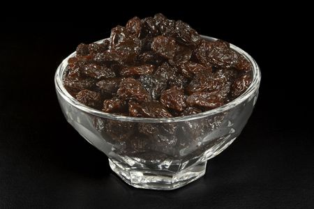 A bowl full of organic flame raisins from California, USAの写真素材