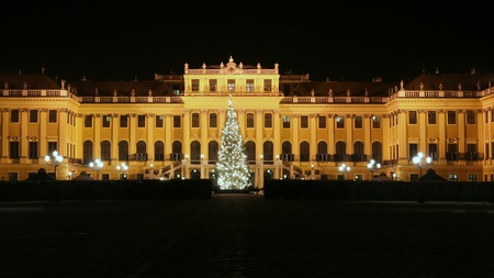 Famous landmark in Vienna. Beautiful building facade. Schoenbrunn Castle.のeditorial素材