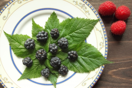 Raspberry and blackberry on a  platter