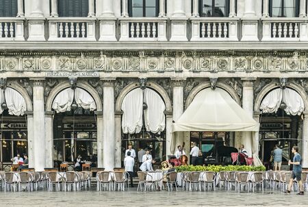 VENICE, ITALY - 25 August, 2018: View on the italian restaurant wit tourists and musicants on the St Marks Square in Veniceのeditorial素材
