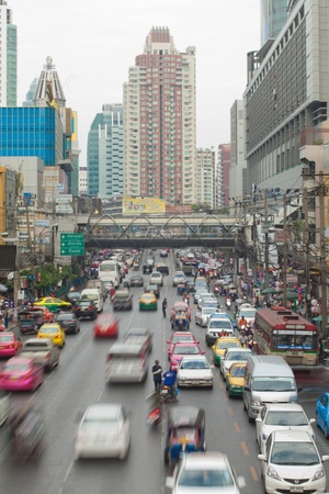 BANGKOK - JANUARY 14. Business congested traffic on January 14, 2012 in Bangkok, Thailand. Even with improved public transport, traffic congestion is still a problem.のeditorial素材