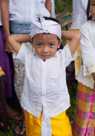 BALI - JANUARY 22. Balinese pilgrim child with parents at Mother Temple in Besakih on January 22, 2012 in Bali, Indonesia. Most Balinese hindus make a yearly pilgrim to the mother of all temples.のeditorial素材
