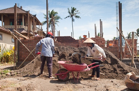 BALI - JANUARY 27. Construction labour on west coast on January 27, 2012 in Bali, Indonesia. Bali is seeing an exponential increase in its property development.のeditorial素材