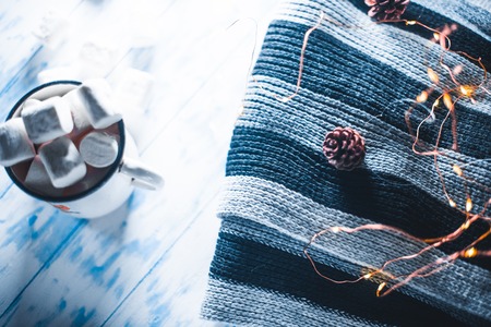 Marshmallow in a cup on a white background with a scarfの写真素材