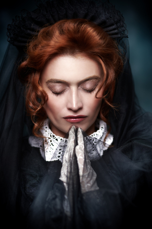 Portrait of a Victorian woman in mourning. Black widow in an atmosphere of mystery and mysticism. Halloween.の写真素材