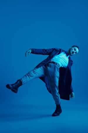 Art and fashion. Male mime artist. A young man with makeup in the style of the 20s poses in an elegant suit with expression. Full length portrait.の写真素材