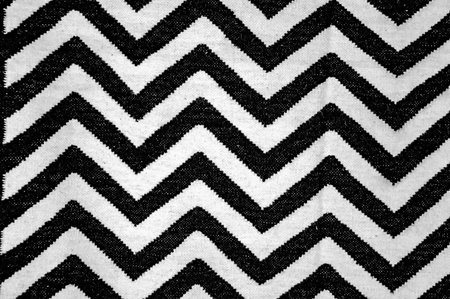 Zigzag pattern in white and black color