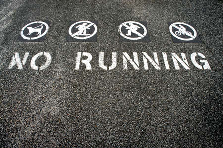 no running sign painted on the groundの写真素材